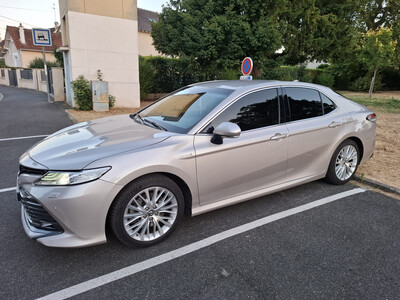 Toyota Camry Hybrid 2.5 — 218 л.с.